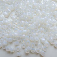 シードビーズ　（JFF101　ホワイト　size外径:約2.7mm)    【4g】