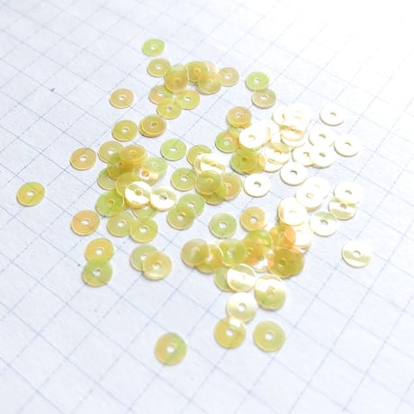 スパンコール ラウンド 4mm（FSCA336  オパールライトイエロー）【0.3g】