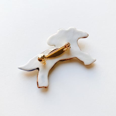 ののむらみなみ　陶器ブローチ（競馬　白）＊専用箱入り