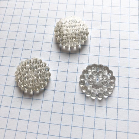 クリアドットガラスボタン　二つ穴 ・M（Φ17mm×3mm　クリア）