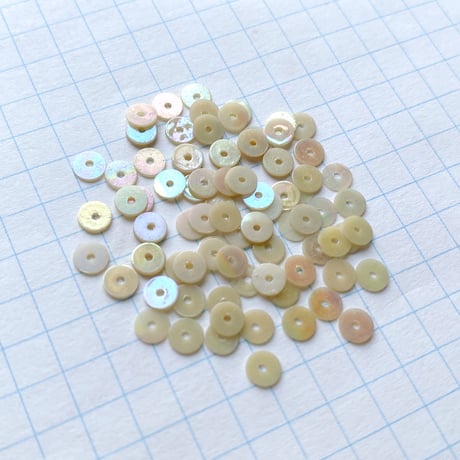 スパンコール ゼラチン製　4mm（coha047 シェルホワイト）【0.5g】