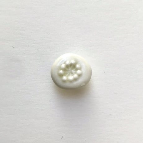 ののむらみなみ　陶器ボタン（まめの花　白）