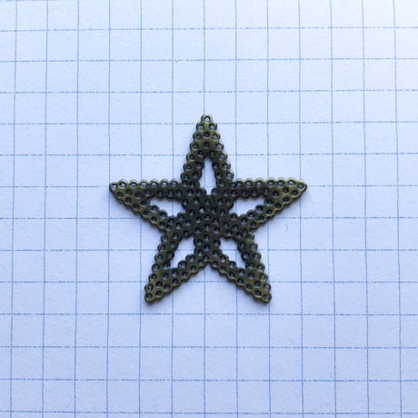 ヴィンテージ　メタル透かしパーツ（星　Φ35mm　アンティークゴールド)
