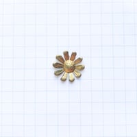 ヴィンテージ　メタルカボション花（FEM1197　ゴールド　≒Φ13mm　)