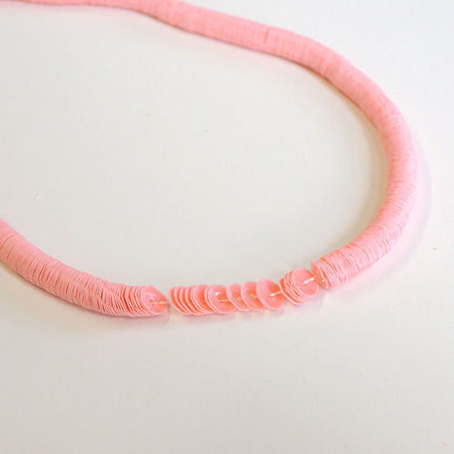 糸通しスパンコール 4mm 亀甲(MFP1503C402 ピンク)【1本】 | idola 糸通しスパンコール 4mm 亀甲(MFP1503C402 ピンク)【1本】 | idola