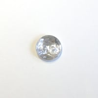 メタルカット2つ穴ボタン(JB736549 メタルシルバー)