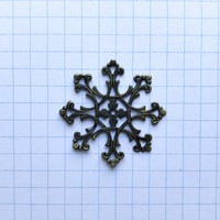 ヴィンテージ　メタル透かしパーツ・2（Φ30mm　アンティークゴールド)