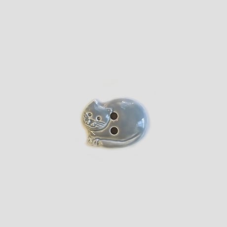 丸まったネコのボタン(JB77679 グレー)
