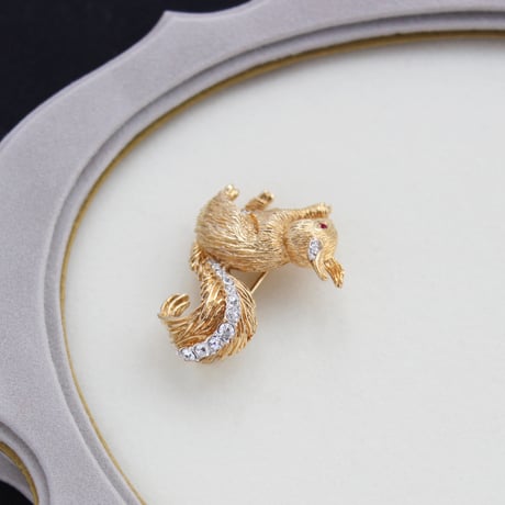 A&S munching squirrel brooch