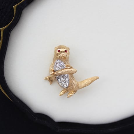 A&S feast time otter brooch