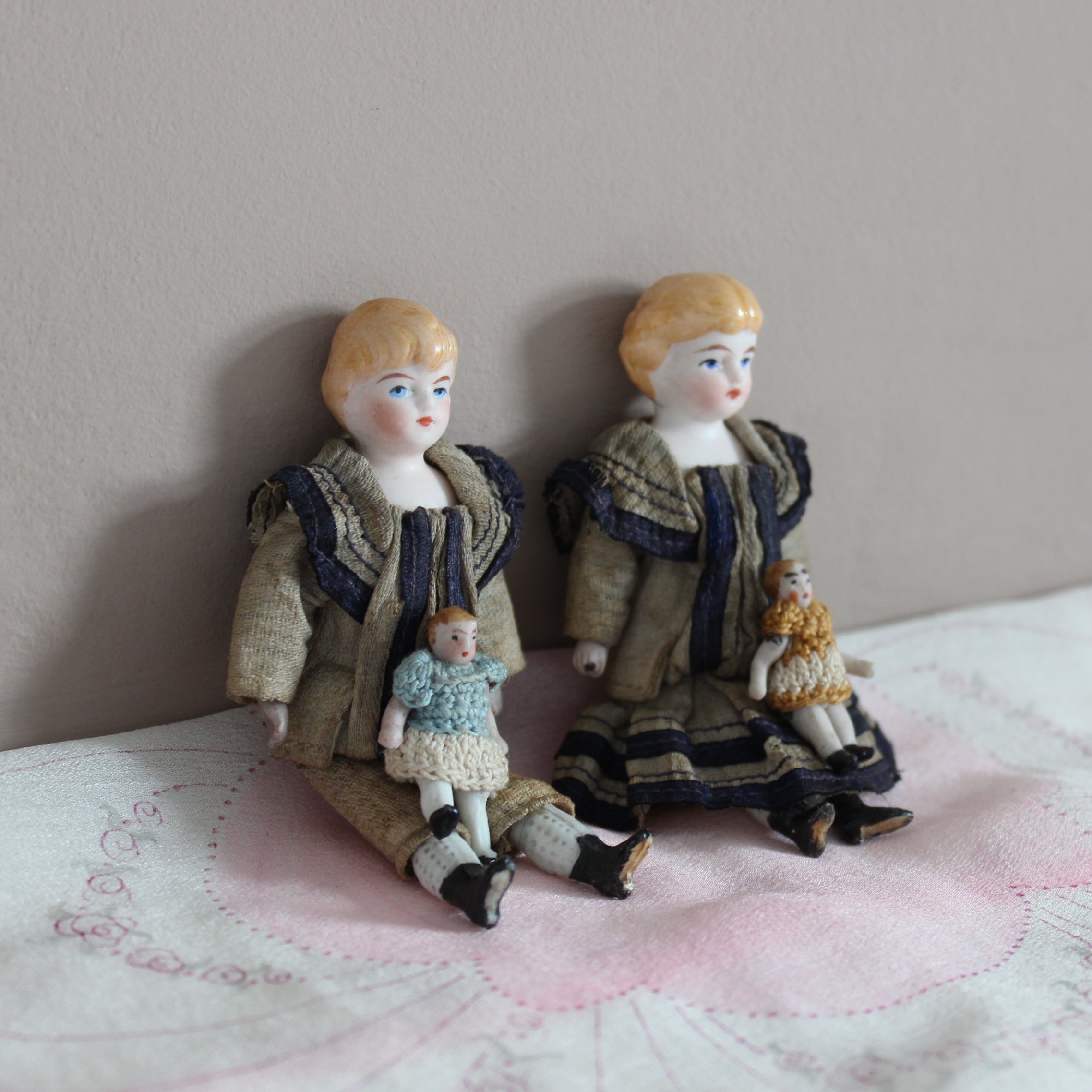 german miniature doll set *twins & two tiny dol