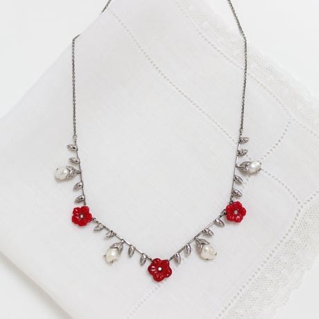 blister pearl and flower necklace