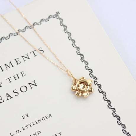 bohemian garnet pedant* 8 stone flower