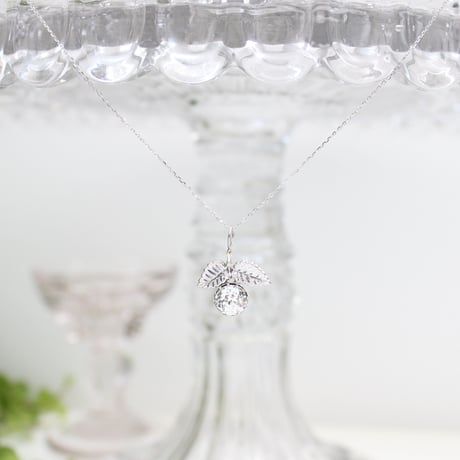 old cut paste pendant *10ct white gold chain