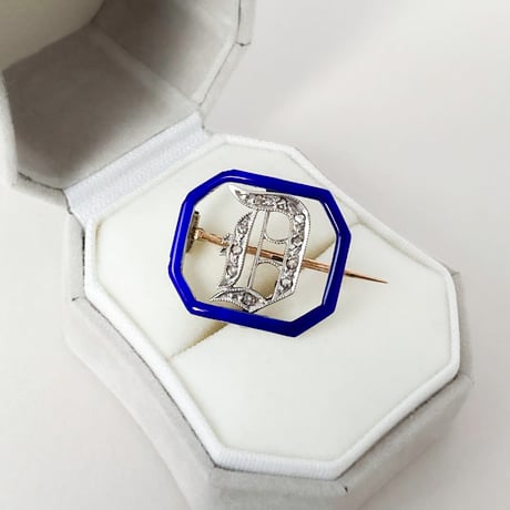 alphabet D brooch *diamond and enamel