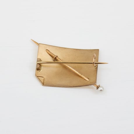 enamel souvenir brooch *cabourg