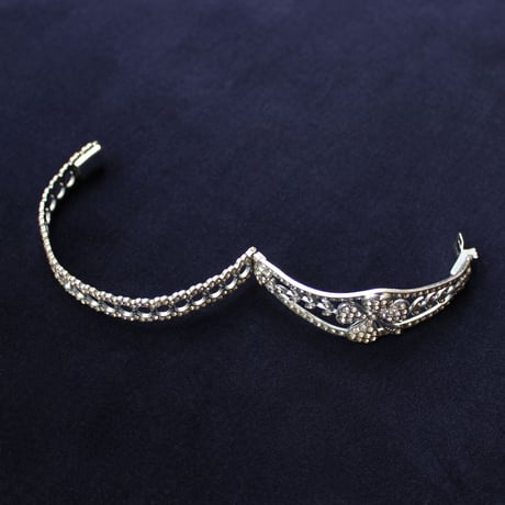 clover and laurel leaf bangle