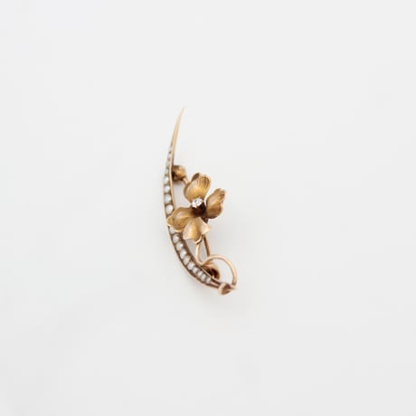 flower and crescent brooch *10ct gold, diamond & pearl