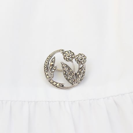 floral brooch *marcasite