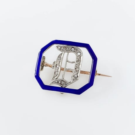 alphabet D brooch *diamond and enamel