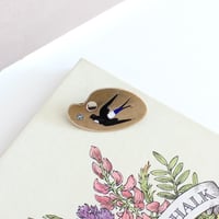 paint palette brooch *swallow