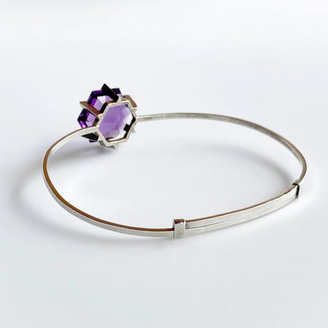 hexagonal amethyst solitaire bangle