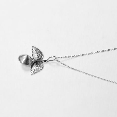 old cut paste pendant *10ct white gold chain