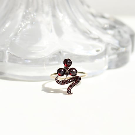 bohemian garnet ring *clover + 9ct gold
