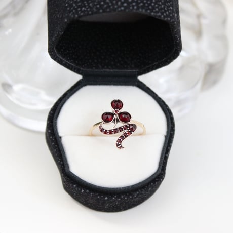 bohemian garnet ring *clover + 9ct gold