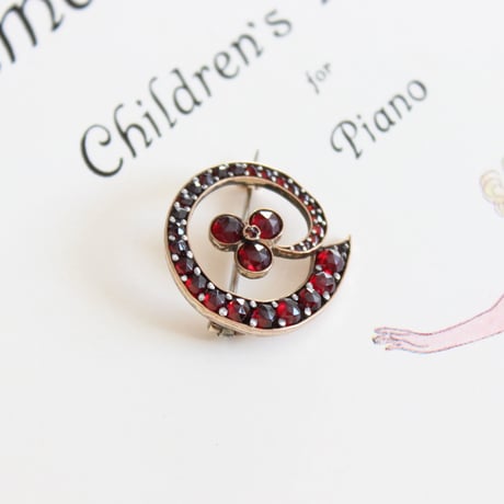 bohemian garnet brooch *clover