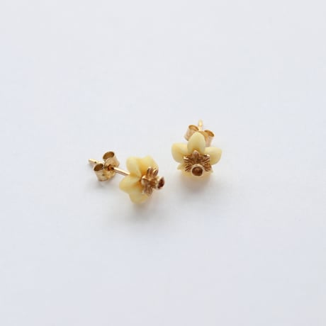 ★ carved bone daffodil earrings* gold