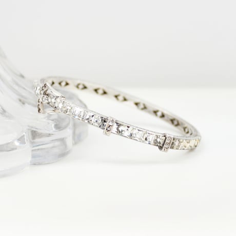 channel set bangle
