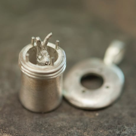 mechanical pendant *magician's hat