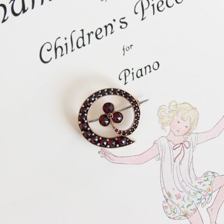 bohemian garnet brooch *clover