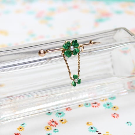 enamel clover swing brooch