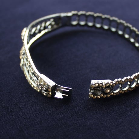 clover and laurel leaf bangle