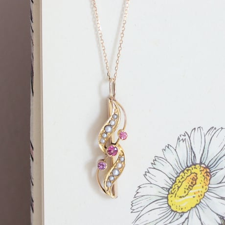 wave pendant *9ct+10ct gold, pink sapphire and pearl