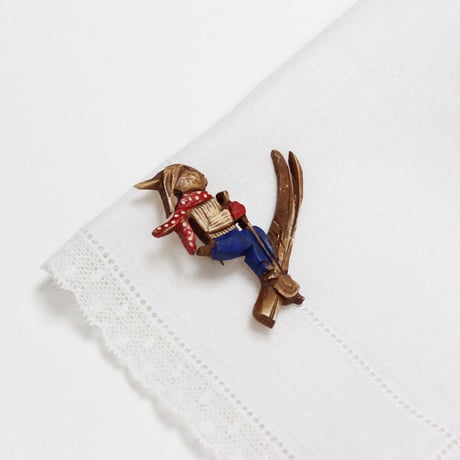 ski brooch *bakelite_b
