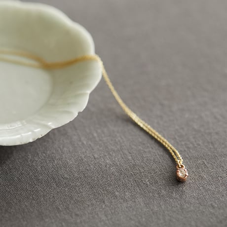 antique diamond pendant (oval) with claws *pink gold + yellow gold