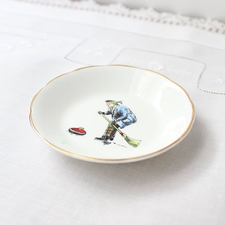 small plate (pair) *Curling