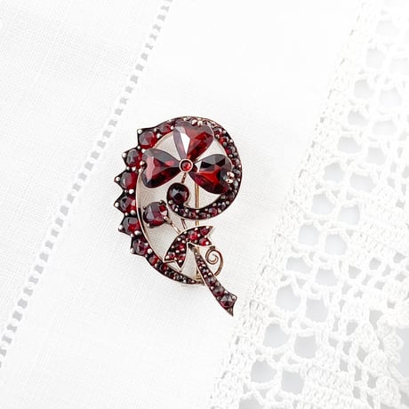 bohemian garnet brooch *bouquet