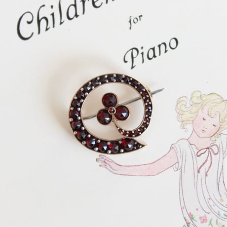 bohemian garnet brooch *clover