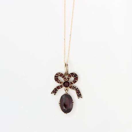 bohemian garnet pendant *bow