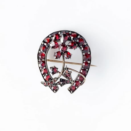 bohemian garnet brooch *horse shoe