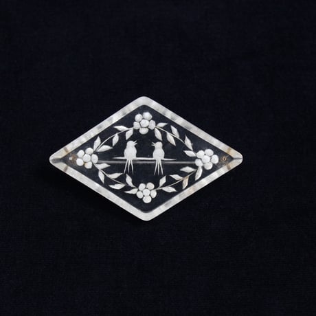 lucite brooch *3