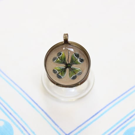 trinket with mirror lid *clover