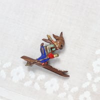ski brooch *bakelite