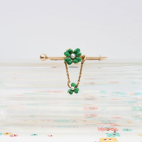 enamel clover swing brooch
