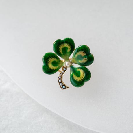 four leaf clover pendant brooch *gold & seedpearl