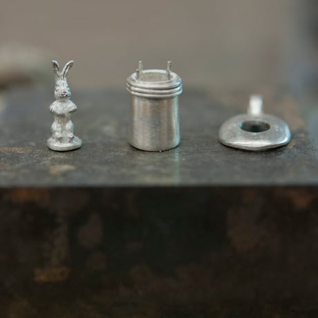 mechanical pendant *magician's hat